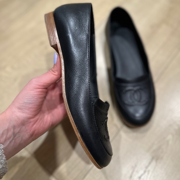 CHANEL Black Loafers - Picture 13 of 16